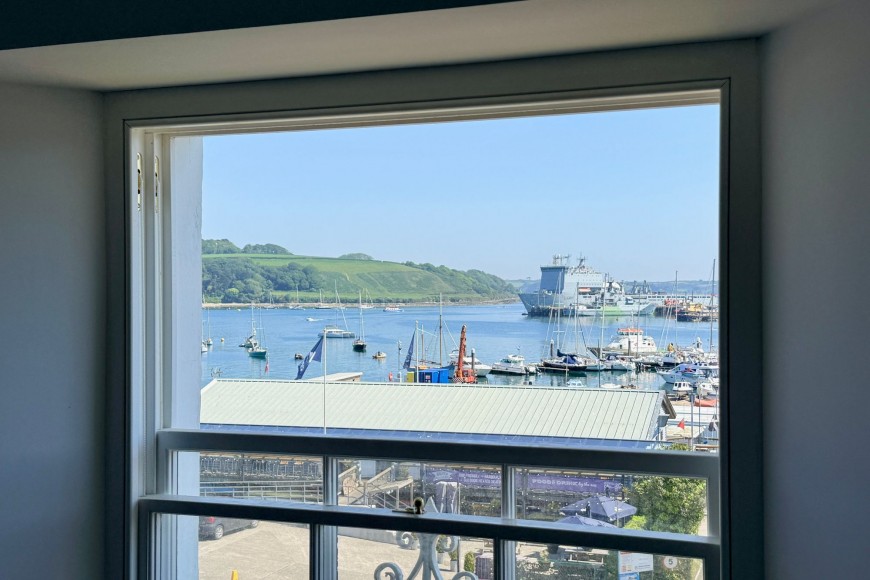 Grove Place, Quayside, TR11