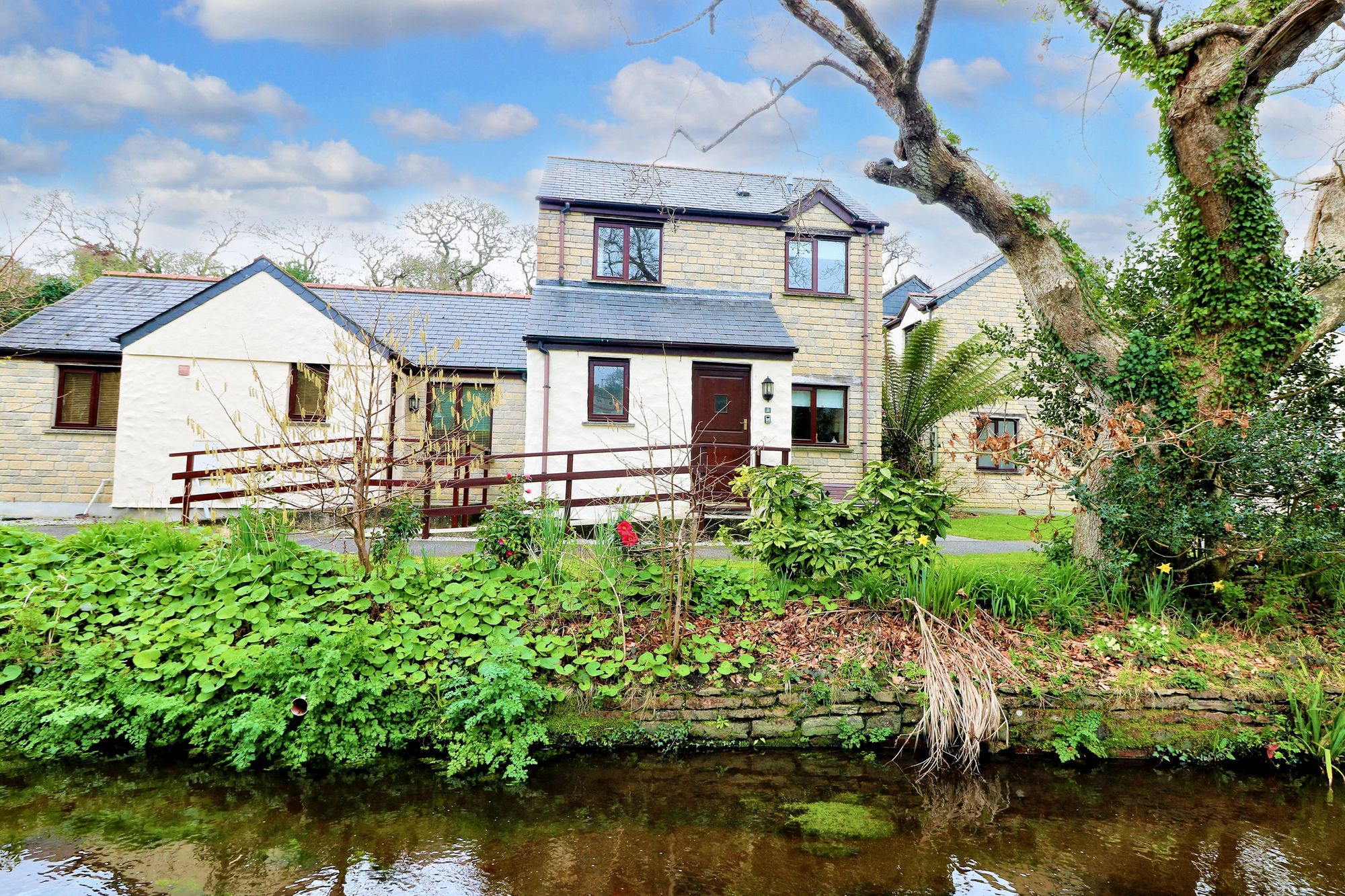 Maen Valley, Goldenbank, TR11