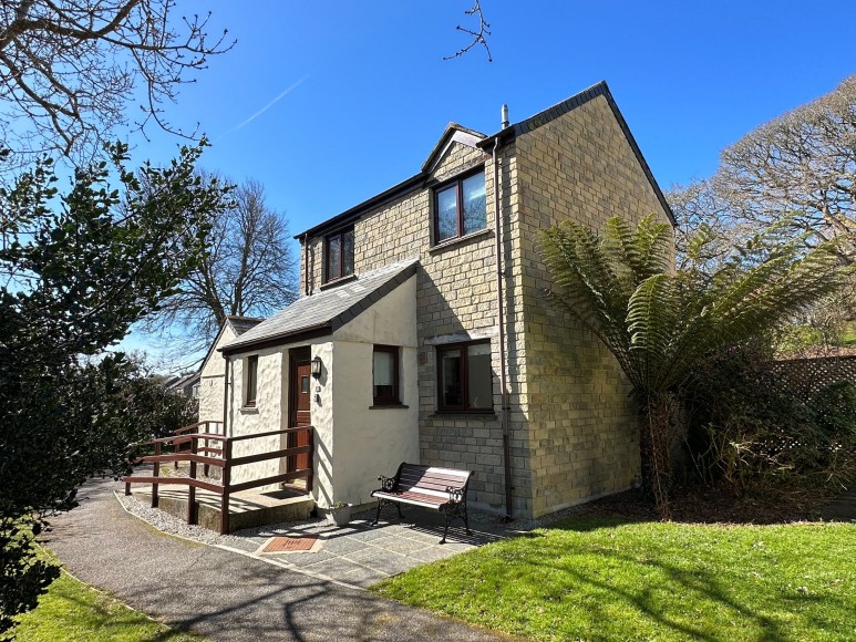 Maen Valley, Goldenbank, TR11