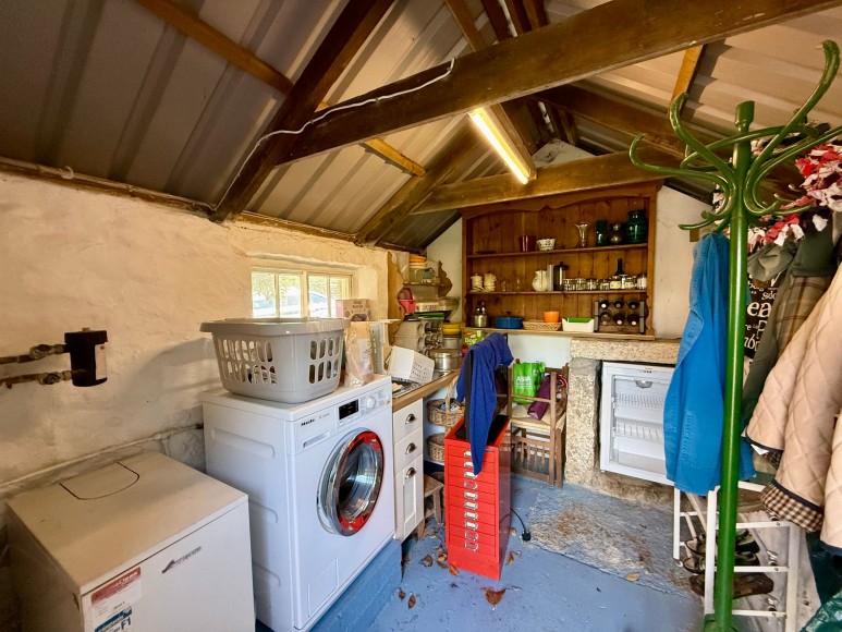 1 Clinton Road, Constantine, TR11