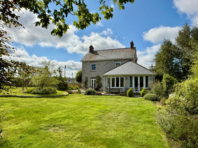 1 Clinton Road, Constantine, TR11