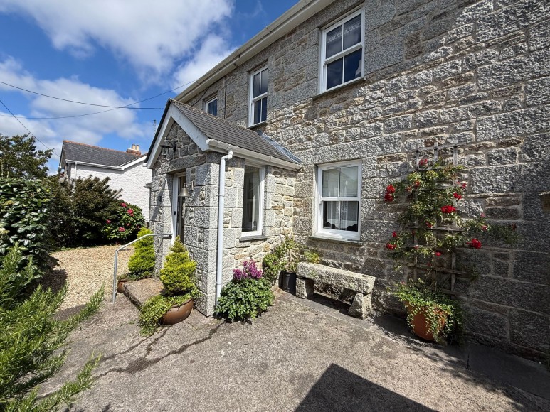 1 Clinton Road, Constantine, TR11