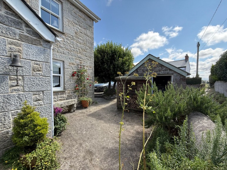 1 Clinton Road, Constantine, TR11