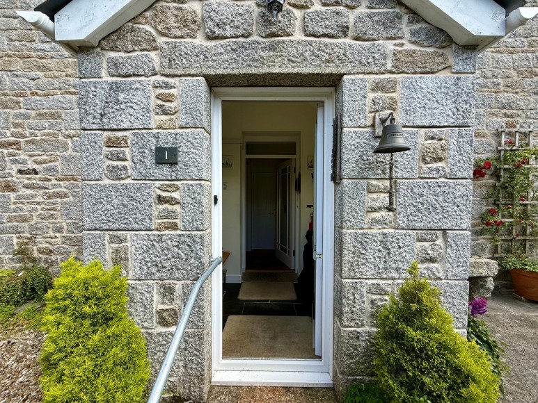 1 Clinton Road, Constantine, TR11