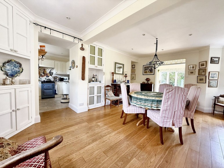 1 Clinton Road, Constantine, TR11