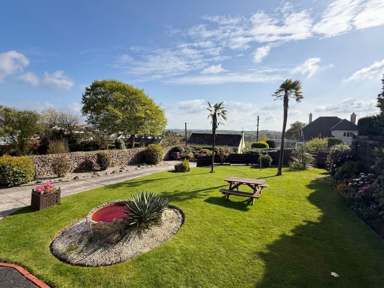 Bowling Green, Constantine, TR11