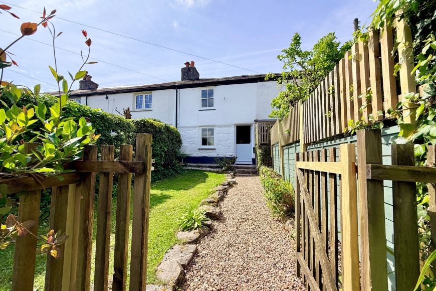 Morcoms Row, Penryn, TR10