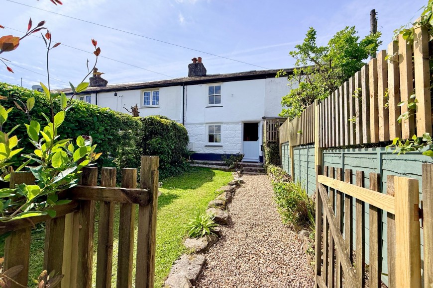 Morcoms Row, Penryn, TR10