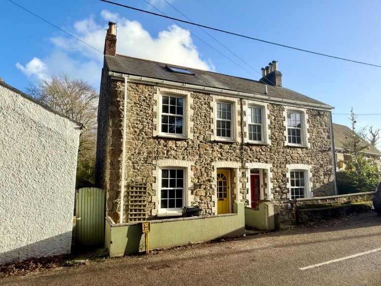 Nangitha Place, Budock Water, TR11