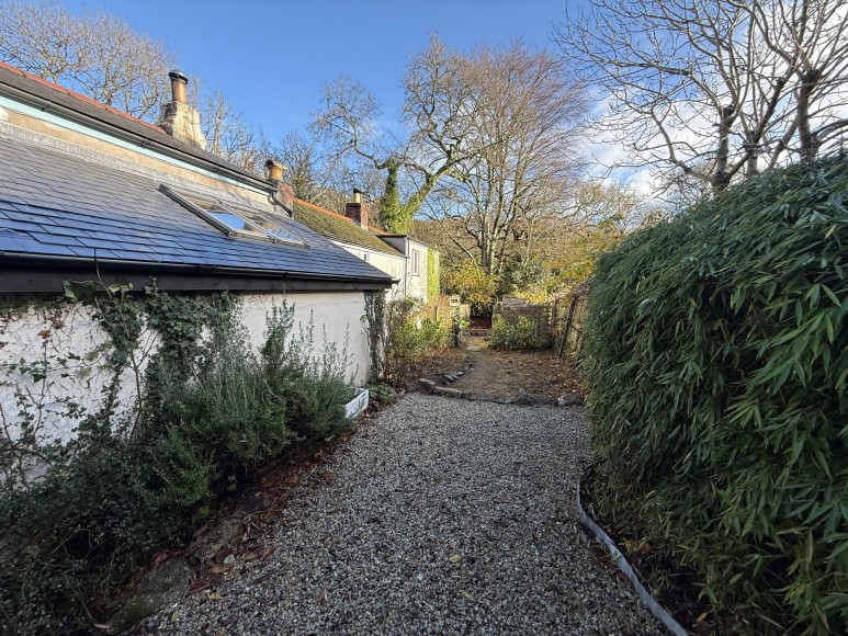 Nangitha Place, Budock Water, TR11