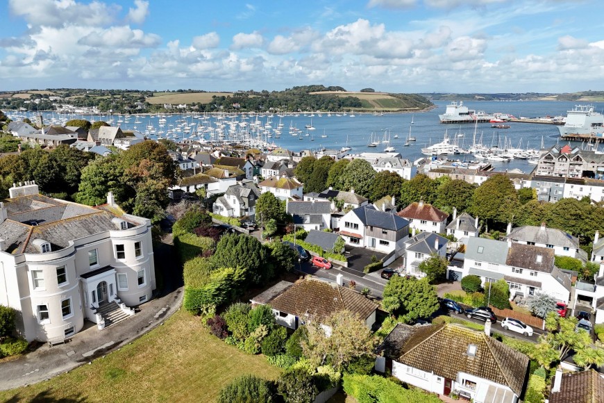 Grovehill Crescent, Falmouth, TR11