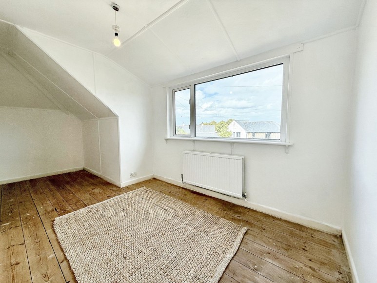 Grovehill Crescent, Falmouth, TR11