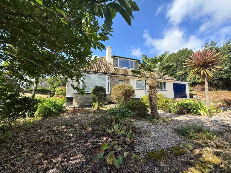 Grovehill Crescent, Falmouth, TR11