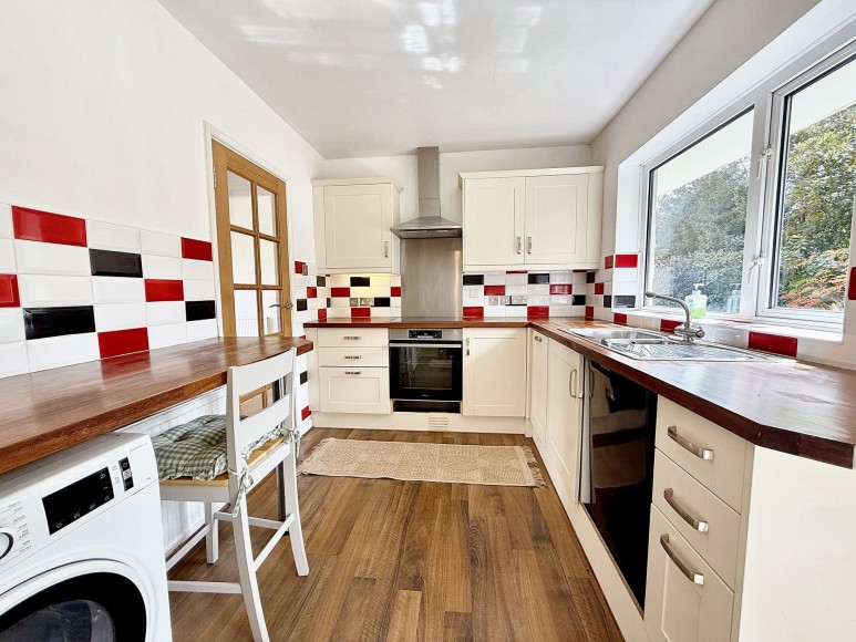 Grovehill Crescent, Falmouth, TR11