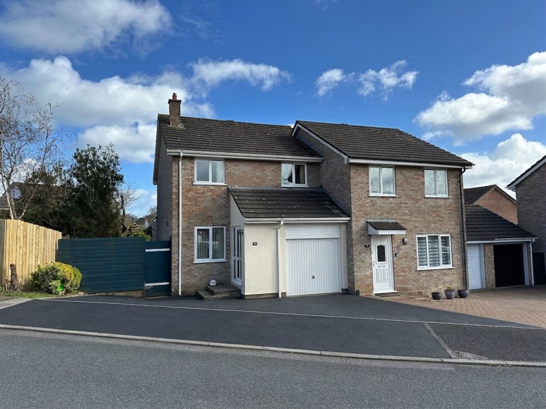 Polmennor Road, Falmouth, TR11