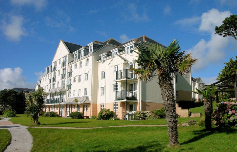 Cliff Road, Bay Court Cliff Road, TR11