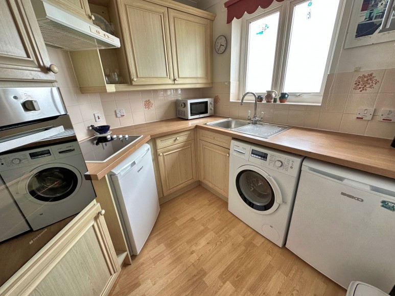 Emslie Road, Carnes Court Emslie Road, TR11