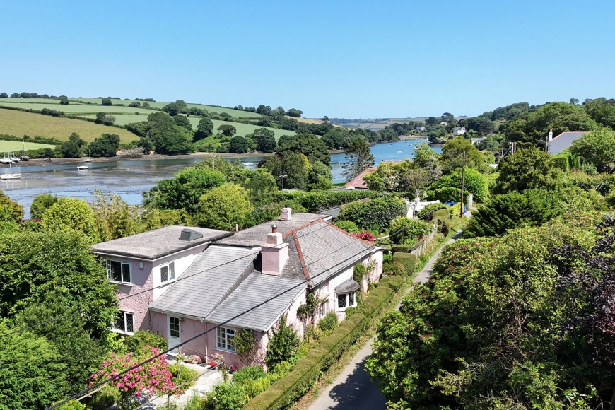 6 Church Road, Mylor, TR11