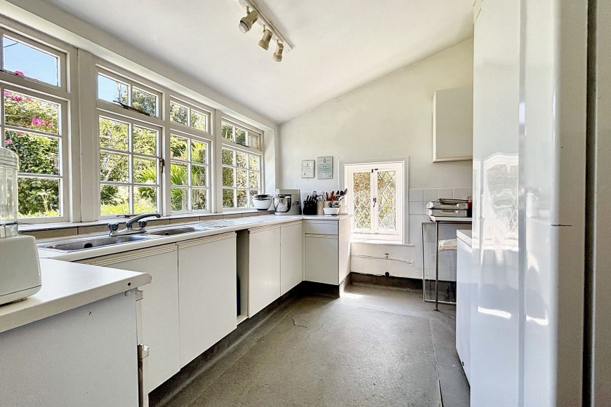 6 Church Road, Mylor, TR11