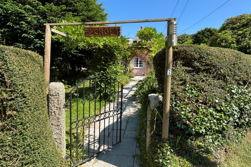 6 Church Road, Mylor, TR11