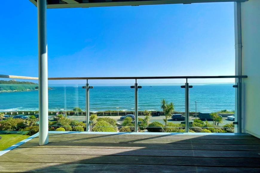 Cliff Road, The Strand Cliff Road, TR11