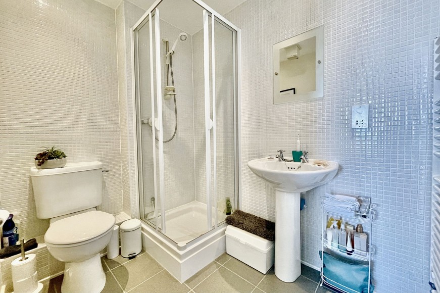 Cliff Road, The Strand Cliff Road, TR11