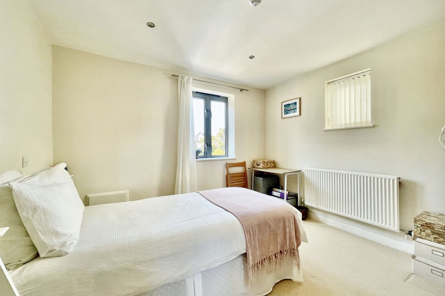 Cliff Road, The Strand Cliff Road, TR11