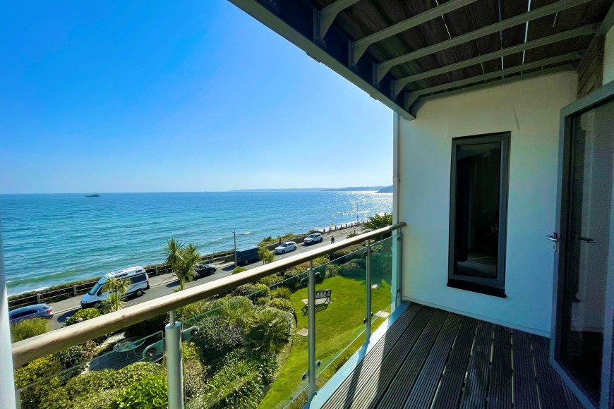 Cliff Road, The Strand Cliff Road, TR11