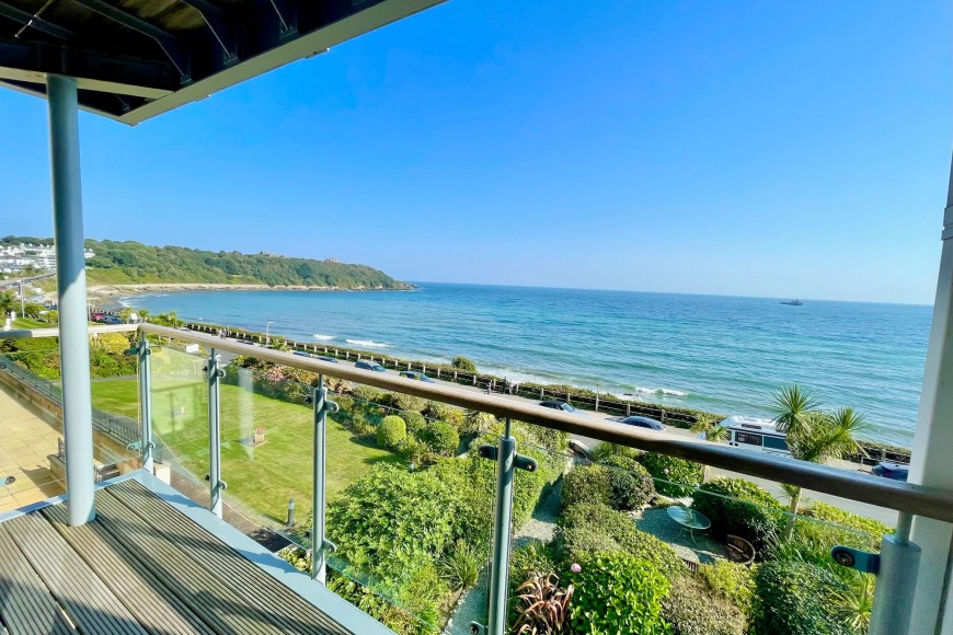 Cliff Road, The Strand Cliff Road, TR11