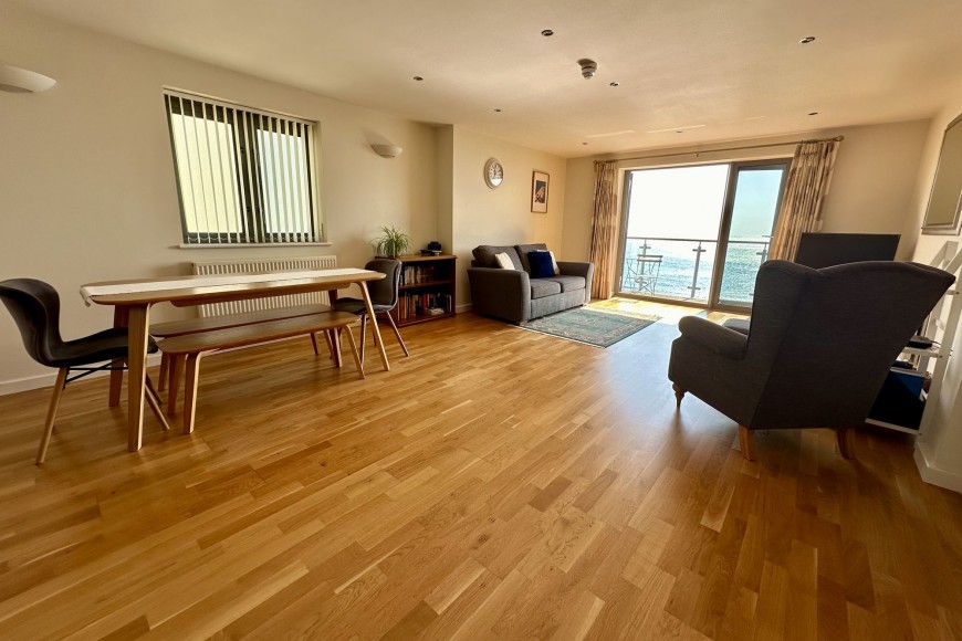 Cliff Road, The Strand Cliff Road, TR11