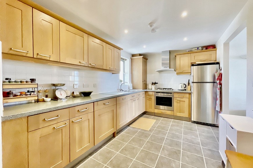 Cliff Road, The Strand Cliff Road, TR11