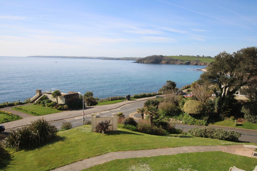 Cliff Road, Bay Court Cliff Road, TR11