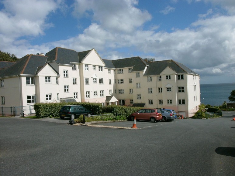 Cliff Road, Bay Court Cliff Road, TR11