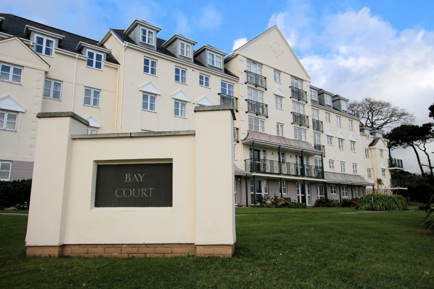 Cliff Road, Bay Court Cliff Road, TR11